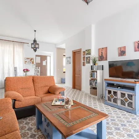 Casa Mena Carabeo *